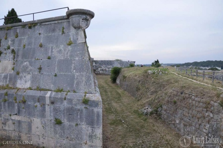 Pula, bastion ditch and walls